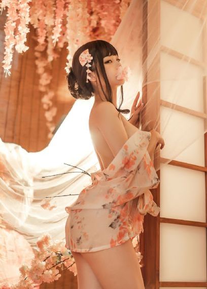 欧美女和猫自拍_1080HD在线观看