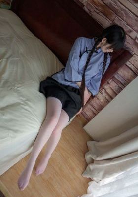欧美机车皮衣街拍女_BD免费播放