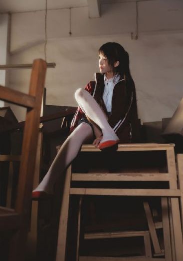 厨房享受肉丝袜高跟鞋人妻_BD英语在线视频观看