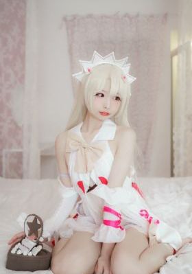 欧美烫钻性感连衣裙_国产剧免费高清观看