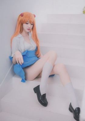 国产欧美日韩制服_无删减完整版在线观看
